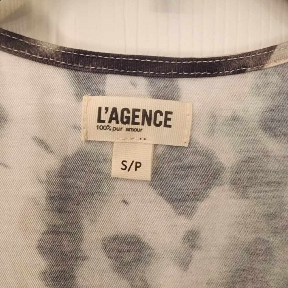 L'AGENCE Ressi splatter Print Jersey surplice front top Size SP - Picture 4 of 6